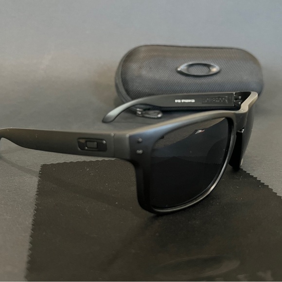 Oakley Other - Oakley Holbrook Black Matte Frame 9102